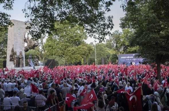 Türkiye'nin kalbi Saraçhane'de attı! Vatandaşlar 15 Temmuz anma programına akın etti